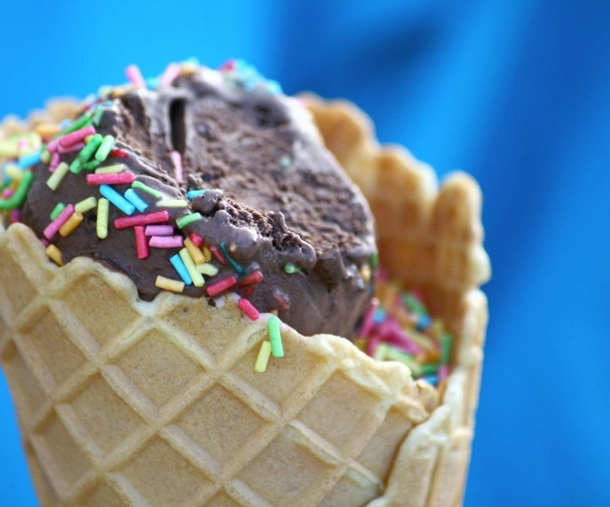 Ellerde gelato karışımı hazırlanıyor